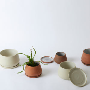 Group photo showing the sand and terra cotta colored Rancho Planters in various sizes.